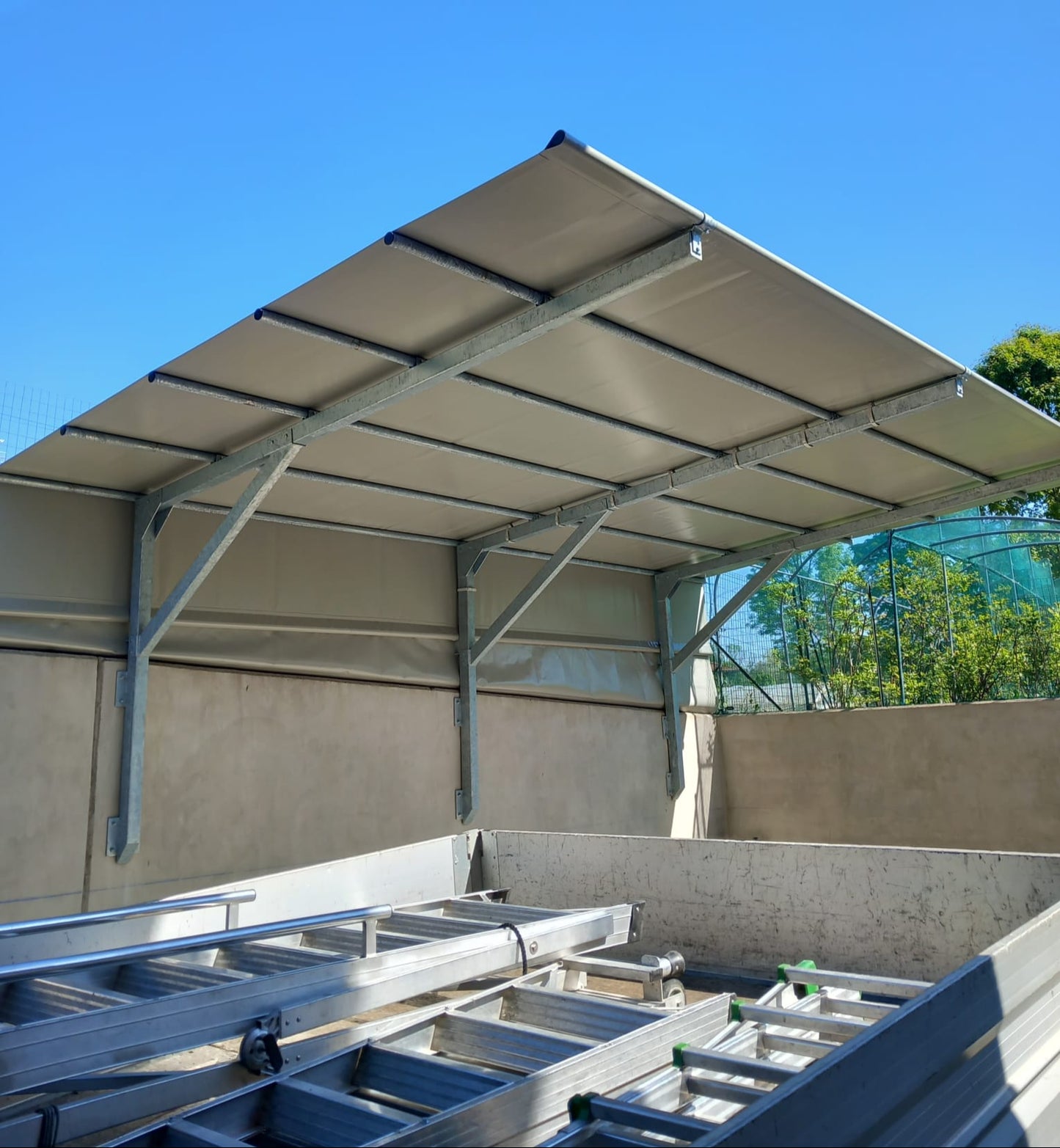 Teli di copertura impermeabili per strutture