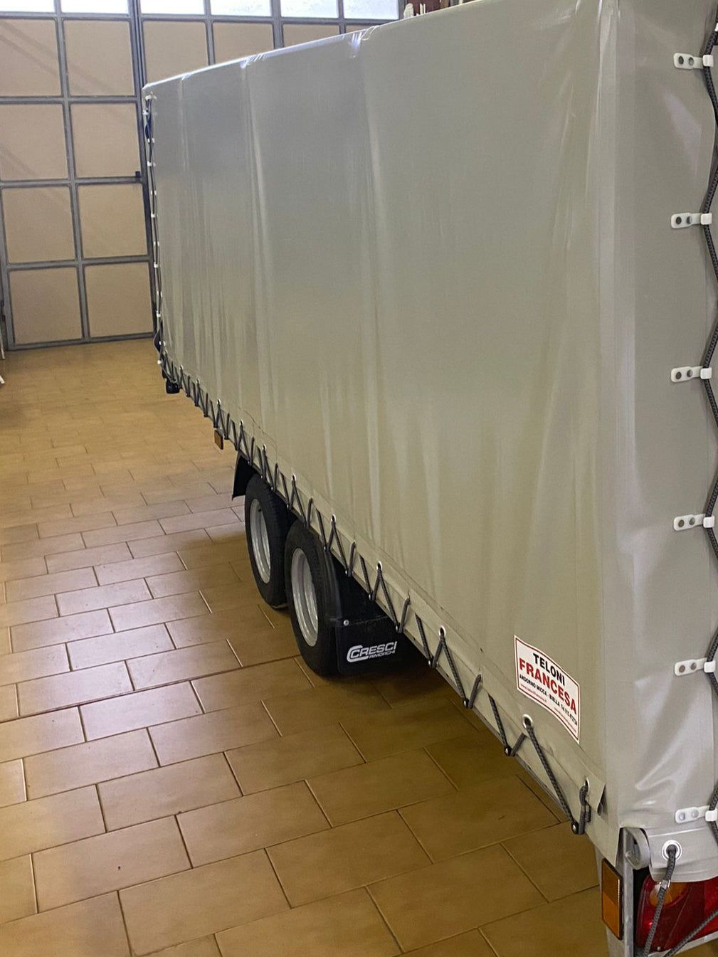 Gancio tondo in plastica per corda elastica